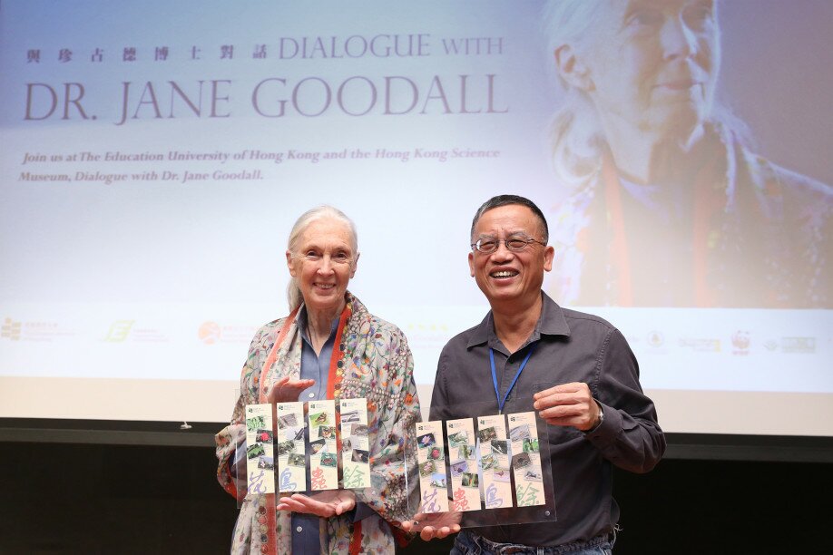 Professor Woo Chi-keung, Acting Dean of the Faculty of Liberal Arts and Social Sciences of EdUHK, thanks Dr Goodall for sharing her insights into wildlife conservation and education for sustainability.