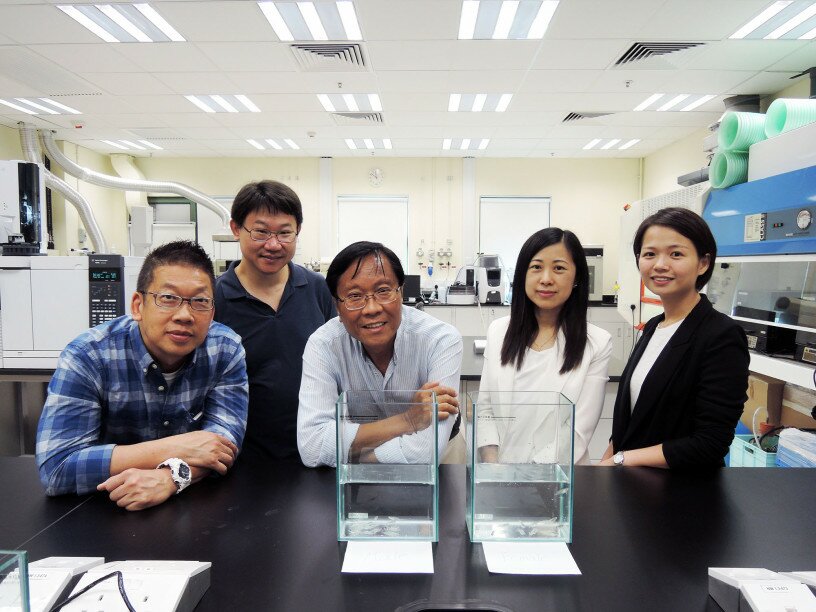 From the left: Dr Richard Kong, Associate Professor of the Department of Biology and Chemistry, The City University of Hong Kong; Dr Zhang Jiangwen, Associate Professor of the School of Biological Sciences, The University of Hong Kong; Professor Rudolf Wu, Research Chair Professor of Biological Sciences at The Education University of Hong Kong; Professor Alice Wong, Professor of the School of Biological Sciences, The University of Hong Kong; and Dr Jill Chiu, Assistant Professor of the Department of Biology, The Hong Kong Baptist University