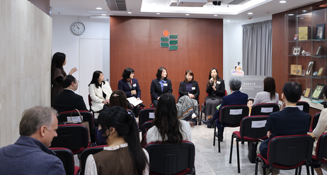 座谈环节由谷明月教授及刘依祺博士主持，与嘉宾们一同探讨如何善用多元教学策略促进小学生英语学习