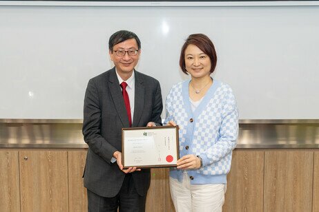 香港立法会议员及教大荣誉教授李慧琼博士