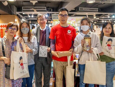  The Student Fair provided a vast variety of merchandise, including handcrafts designed exclusively by young artists with special education needs