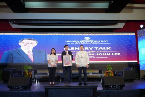 Professor Lee (centre) receives a certificate of appreciation from the Philippine Commission on Higher Education 