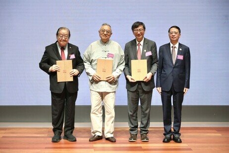 教大校長李子建教授應邀作為主礼嘉賓之一参加論壇，並與另11位知名學者獲頒「陽明學堂」顧問聘書