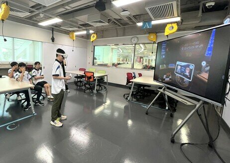 Participants of “The E-League” programme experienced “Meta Quest 2” virtual reality game