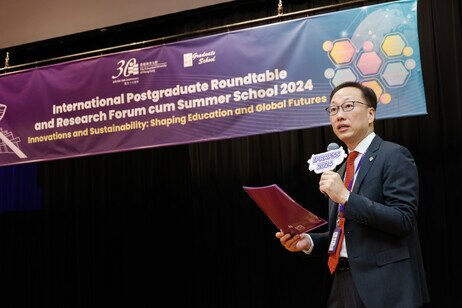 Professor Chetwyn Chan Che-hin, Vice President (Research and Development) delivers a welcoming speech 