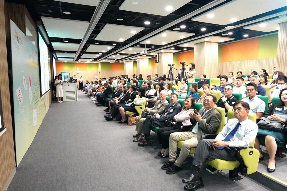 EdUHK organised the award presentation ceremony of “Heart-warming Figures in School” Sharing Activity at EdUHK North Point Study Centre