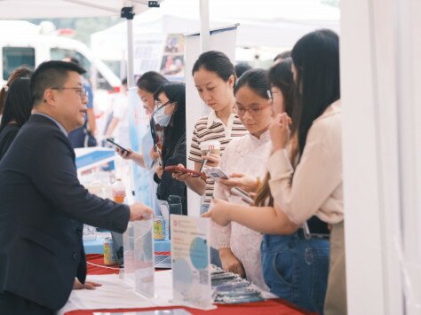 Education Bureau staff explain their roles to EdUHK students