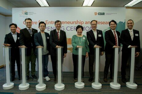 The management of EdUHK with Mr Raymond Chu (second on the left) representative from the HK Science and Technology Park Corp and Mr Patrick Choi (third on the left) member of the Sha Tin District Council, jointly participate in the launch ceremony