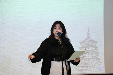 Tsang Tze-huen, student of Bachelor of Arts (Honours) in Heritage Education and Arts Management, performed "Nocturnal Tears over an Epistle"