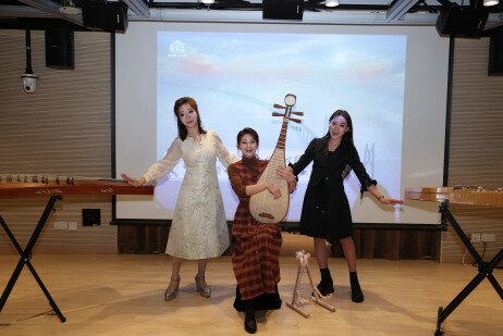 Ms Mo Qianwen, Ms Xiao Shilin and Ms Liu Shuxian performed "The United Knot"