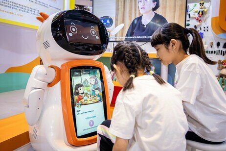 Most children showed positive reaction to stories tailored made by Social Robot