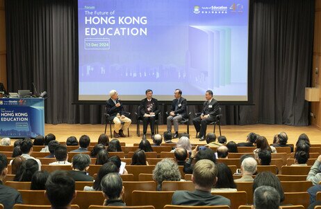 Professor Lee, Professor Cheung and Professor Yang engage in a thought-provoking discussion moderated by Professor Cheng