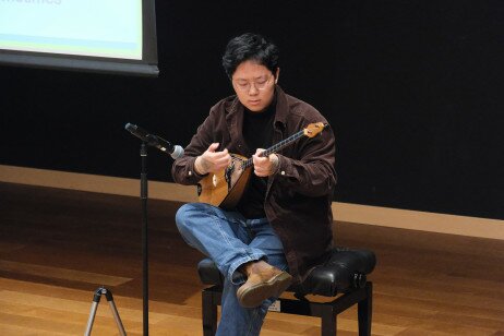 A dombra music performance by Mr Kenneth Fang, Research Assistant in Department of Literature and Cultural Studies at EdUHK   