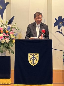 李子建教授在美容健康专门学校入学典礼上发表讲话