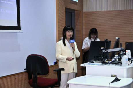 Professor Song Yanjie, Professor at Department of Mathematics and Information Technology of EdUHK addresses the topic of ‘Enhancing positive emotions through the AI-Powered App: EmoCare’
