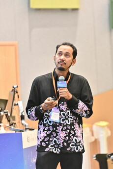 Dr Abdul Halim bin Masnan, Deputy Dean (Student Affair and Alumni) and Associate Professor at Department of Early Childhood Education of Faculty of Human Development of UPSI delivers a keynote speech