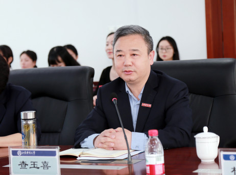 山东财经大学校党委书记查玉喜在结业仪式上讲话