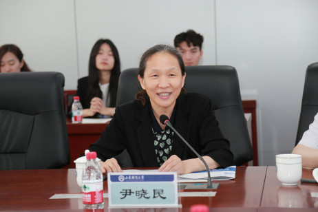 山东省政府台港澳事务办副主任尹晓民女士在结业仪式上讲话