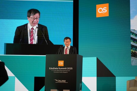 李教授以「從數據到人類潛能：在人工智能時代重新定義教育的成功」為題發表主旨演講