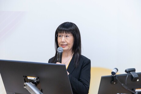 论坛联席主席、教大数学与资讯科技学系宋燕捷教授发表演讲