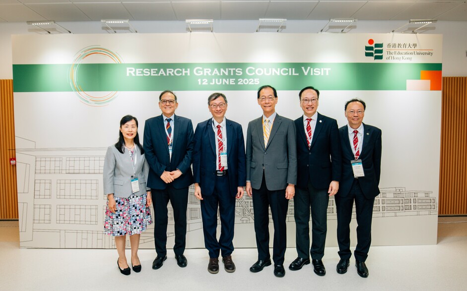 The RGC Chairman, Professor Timothy Tong Wai-cheung, (third from right) the Secretary General, UGC, Professor James Tang Tuck-hong (second from left), visit EdUHK with more than 70 RGC members on 12 June
