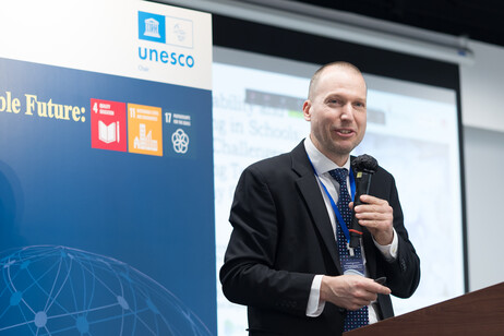 Dr Kristof Fenyvesi’s thoughts on “Sustainability and Wellbeing in Schools: Hybrid Challenges, Emerging Technologies, Everyday Creativities”