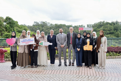 H.E. Shaikh Saoud Al Mualla, Consul General of the UAE in Hong Kong with the participating students of the EdUHK-UAEU Summer Academic Development Programme at EdUHK’s Tai Po campus