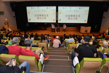教大特殊需要与融合教育研究所项目经理吕梓良博士（左），赛马会特教青年学苑旧生冯焯尧先生（中），特殊教育需要融合运动学院创办人赵衍维先生（右）分享共融就业的机遇及挑战