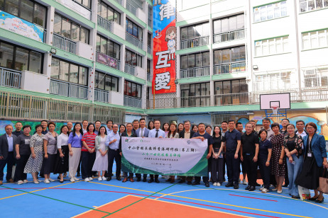 研修班学员到炮台山循道卫理中学进行校外考察并与本地教师深入交流