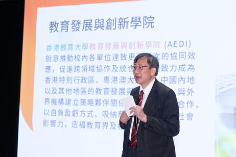 學院院長李子建教授勉勵新生在學習過程中追求卓越