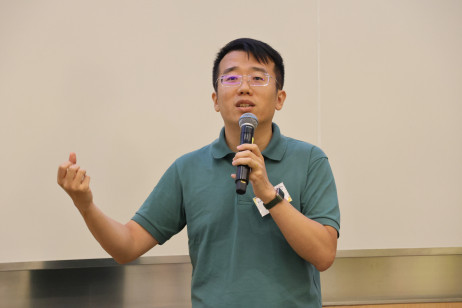Professor Zhang Mingming from Shanghai Normal University delivers keynote speech