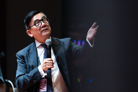 Professor Ho Puay-peng frames the Silk Road as a network of entangled mobilities and shared imaginaries