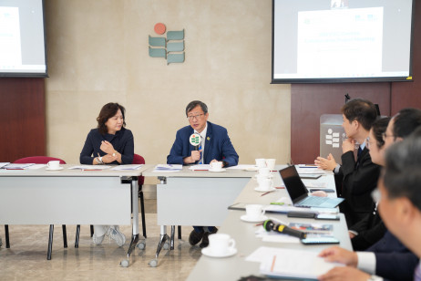 Dr Mee Young Choi (first left), Chief of Education at the UNESCO Regional Office for East Asia and Professor John Lee Chi-Kin (second left), UNESCO Chair in Regional Education Development and Director of the UNEVOC Centre (Hong Kong) conclude the meeting