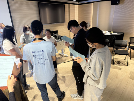 學員通過角色扮演進行模擬心理急救