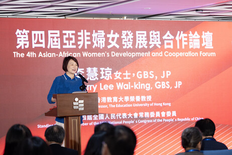 教大荣誉教授、第十四届全国人民代表大会常务委员会委员李慧琼女士发表演说