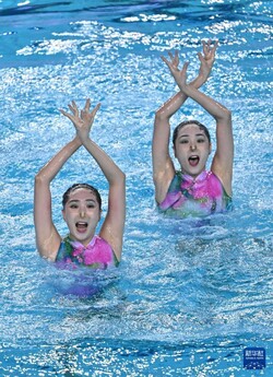 EdUHK elite athlete student Wang Liuyi and Wang Qianyi win the gold medal in the Women's Duet (Technical Routine and Free Routine) of artistic swimming （Photo: Xinhua News）