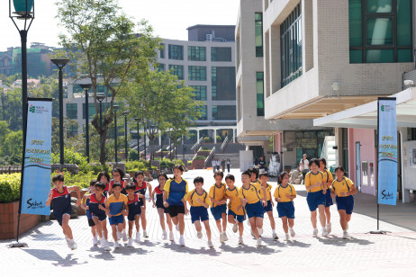 來自聖伯多祿天主教小學和保良局田家炳千禧小學40名學生參加活動