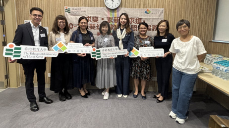 五位嘉宾进行分享