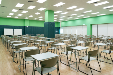 义工教师、准教师及校友每日到中心为受影响学童提供教学活动及课程辅导