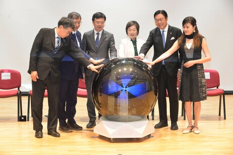 一众主礼嘉宾主持特殊教育国际研讨会2025启动仪式