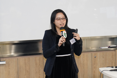 梁雅文博士指出，社交媒体既可能促进交流，也可能成为欺凌与排斥的渠道，对心理健康造成威胁