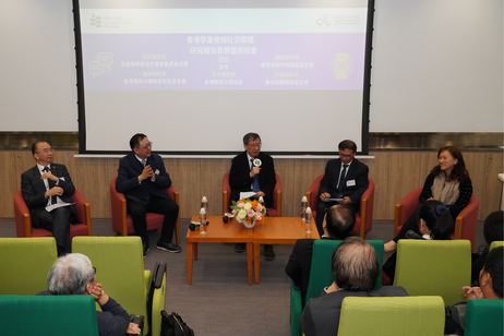 座谈环节则由教大校长李子建教授主持，并邀得家庭与学校合作事宜委员会主席方奕展先生、香港津贴中学议会副主席邝永燊校长、香港资助小学校长会名誉主席张勇邦校长及香港幼稚园协会主席梁瑞瑶校长，探讨中小学及幼儿教育在培养学童适当使用社交媒体的角色