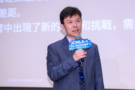 复旦大学敬乂嘉教授发表主题演讲：《通过跨学科研究构建公共管理研究的新能力》