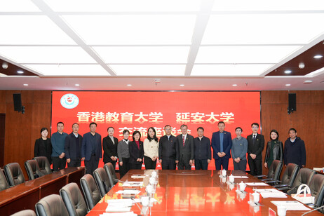 参加签约仪式的两校管理人员与教职员合影