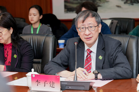 教大校长李子建教授在交流座谈会上发言