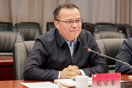 延大校长奚家米教授欢迎教大参访团到访