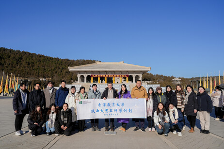 师生到中华民族始祖轩辕黄帝的陵寝——黄帝陵参观学习