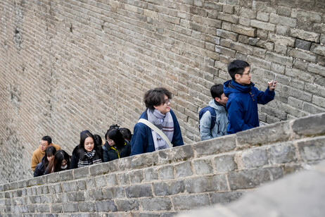 師生登上西安古城牆，瞭解古人的規劃與建築智慧