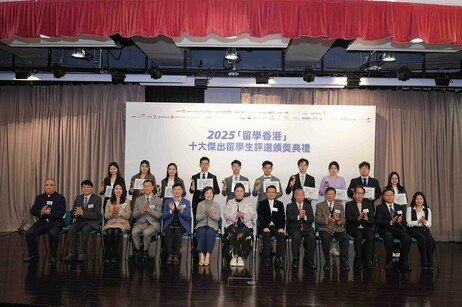 2025 ‘Study in Hong Kong’ 10 Outstanding International Students with representatives from the organiser (photo: Youth Expats Association )