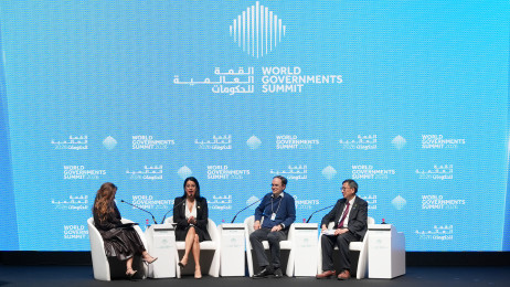 李子建教授（右一）在教育未来论坛上发言